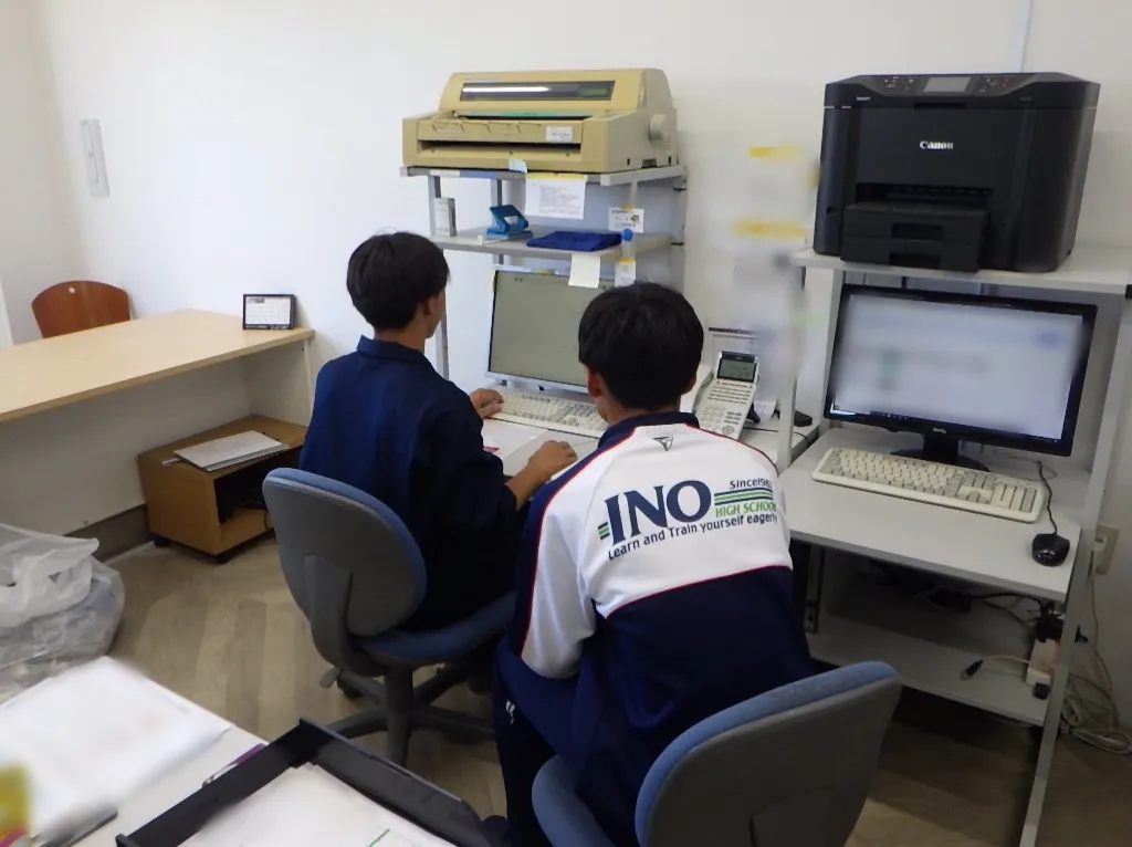 🌼インターンシップで 稲生高校から4名の生徒さん が来てくれ...